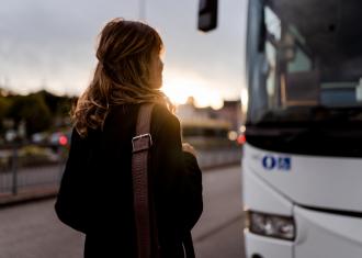 Photo femme bus - Aymeric PICOT