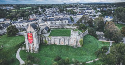 Vue de drone du château de Saint-Sauveur-le-Vicomte
