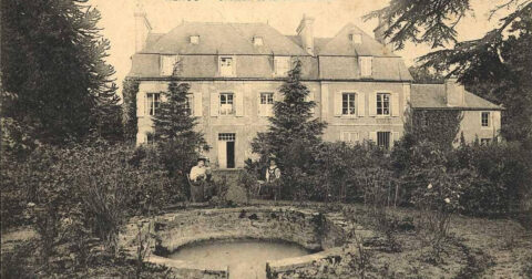 Carte postale ancienne "Néhou - le château de la Grimonnière"