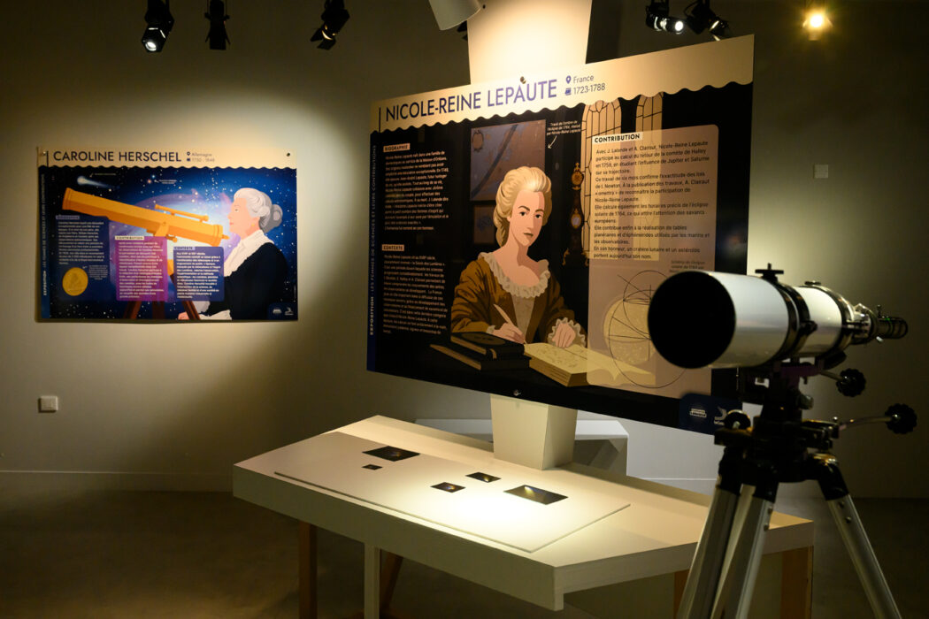 Exposition Femmes de Sciences, tableaux présentant Caroline Hershel et Nicole-Reine Lepaute