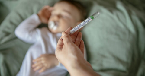 Bébé qui a de la fièvre