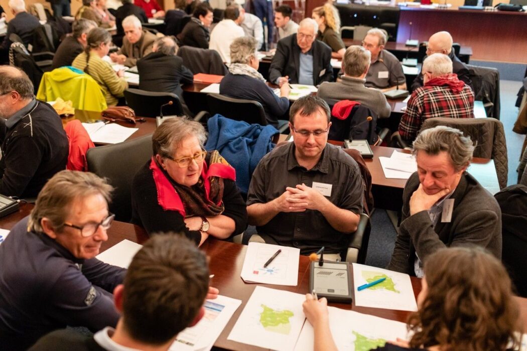 Personnes entrain d'échanger dans le cadre du CODEV