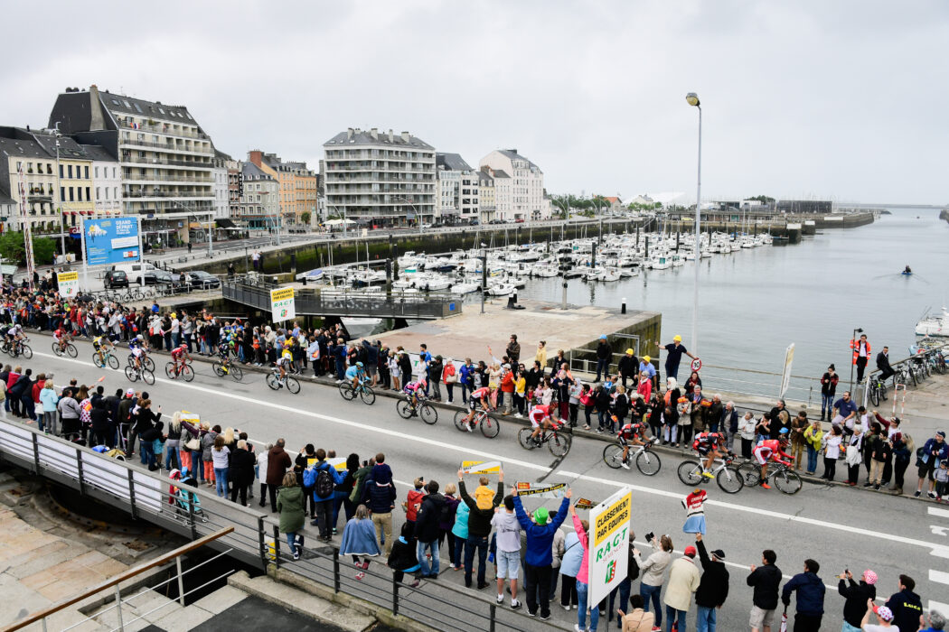 Le peloton du Tour de France 2016 dans le port de Cherbourg