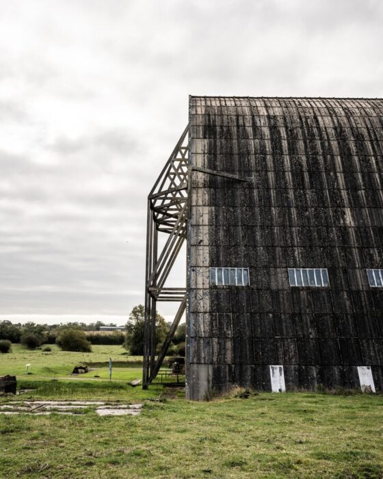 Vue de profil du hangar à dirigeables d’Écausseville